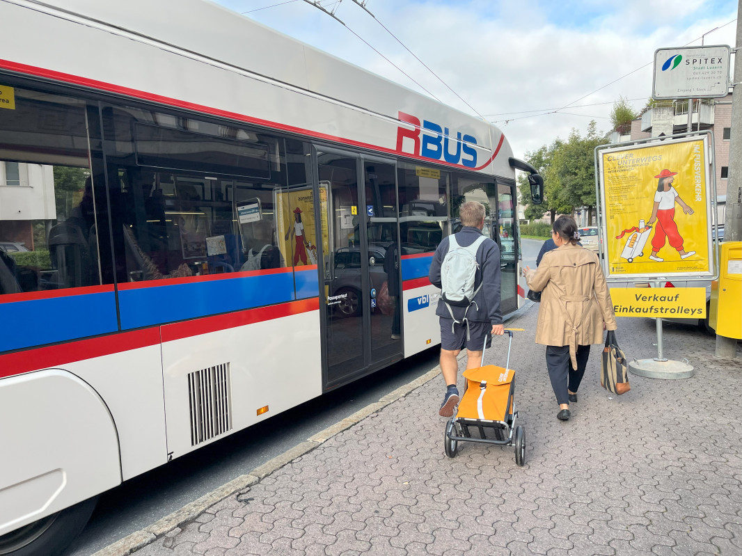 Einkaufstrolleys wurden zu Fuss...